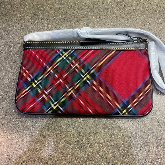 🆕 Dooney & Bourke Red Tartan Large Slim Wristlet - Picture 3 of 9
